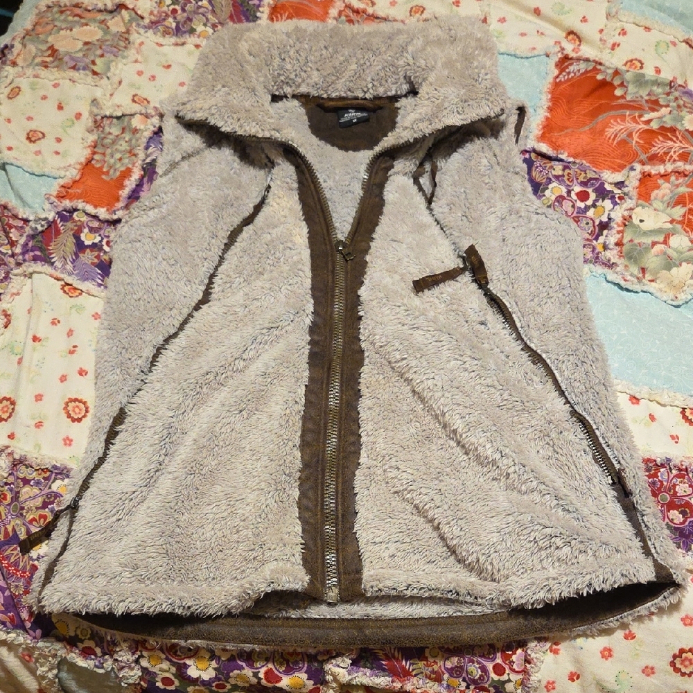Kuhl Women's Hooded Sherpa Fleece Vest - Cream and Brown